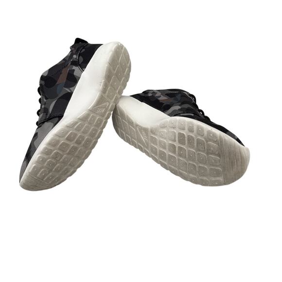 Nike Shoes Roshe One Blue Camo Print Sneakers Size Women's 6 - Picture 6 of 6